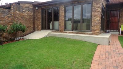 Townhouse For Rent in Morningside, Sandton