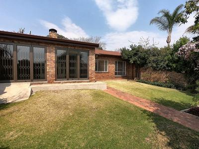 Townhouse For Rent in Morningside, Sandton